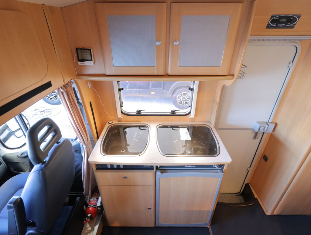 Dethleffs ADVANTAGE T5841 ALDE 2004 Valkoinen