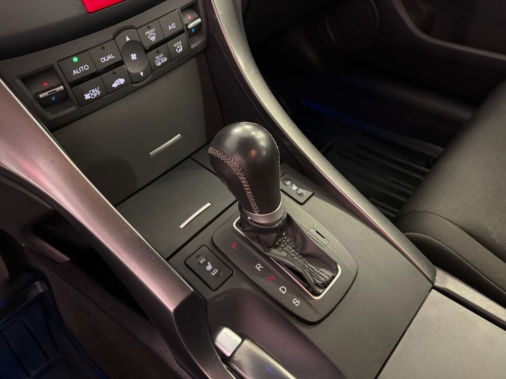 Honda Accord 2012 Musta