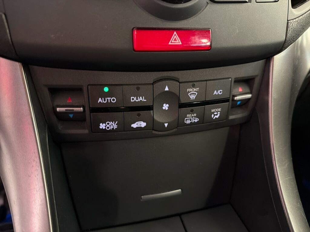 Honda Accord 2012 Musta