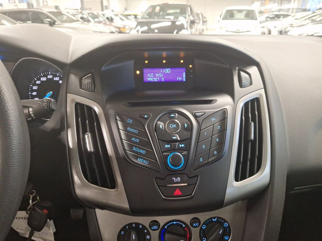 Ford Focus 2012 Ruskea (beige)