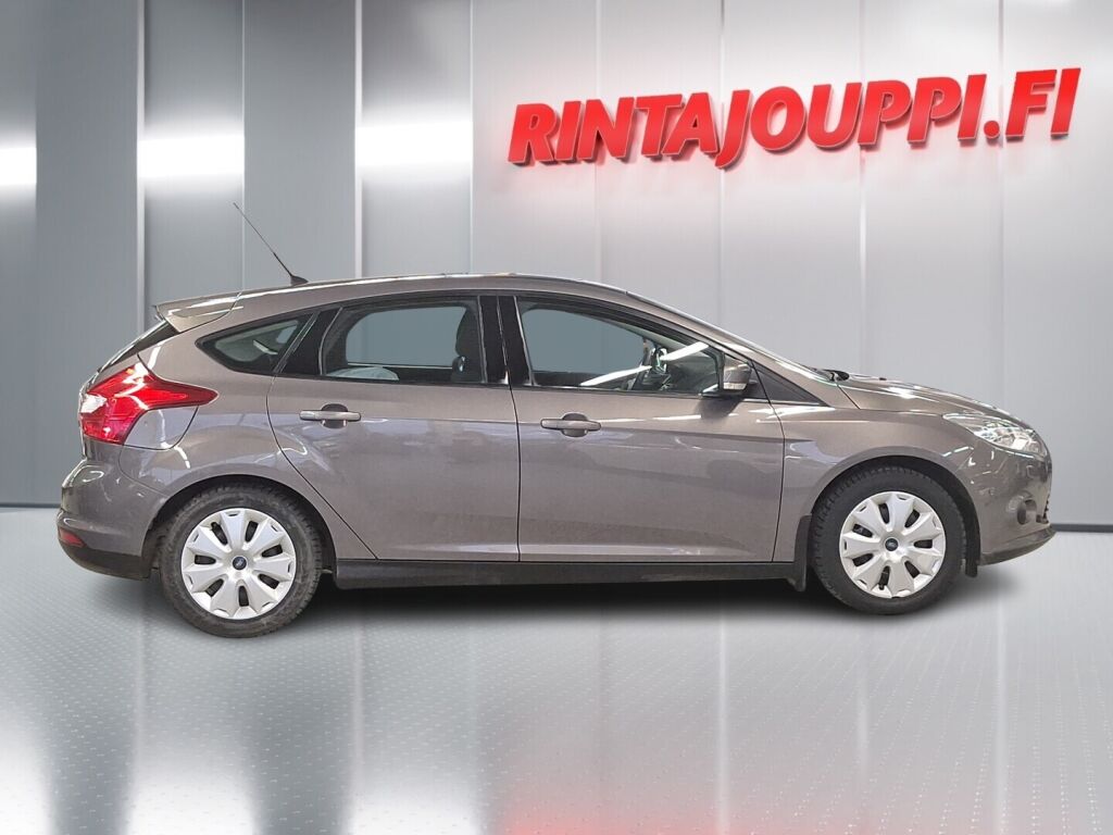 Ford Focus 2012 Ruskea (beige)