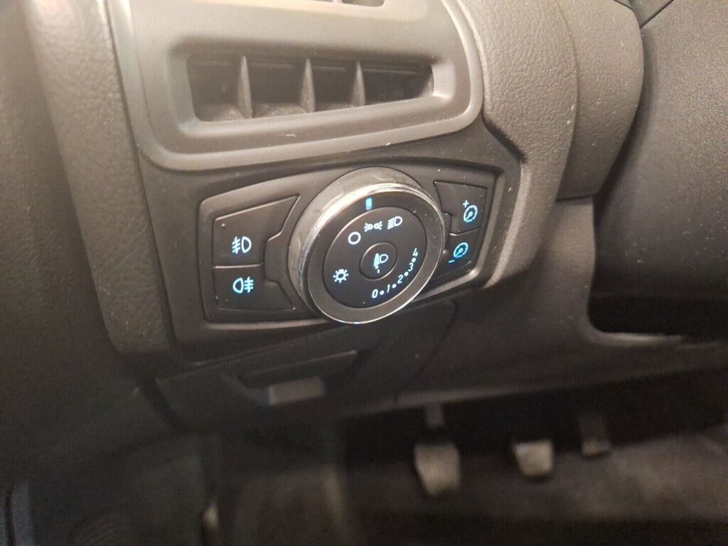 Ford Focus 2012 Ruskea (beige)