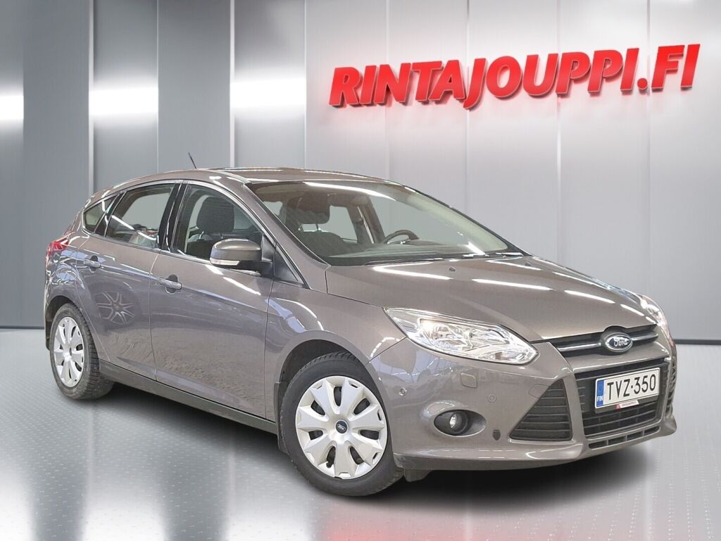 Ford Focus 2012 Ruskea (beige)