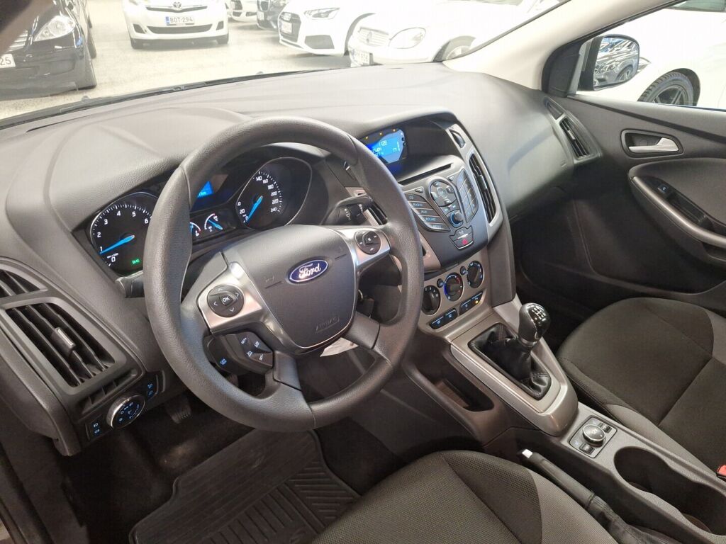 Ford Focus 2012 Ruskea (beige)