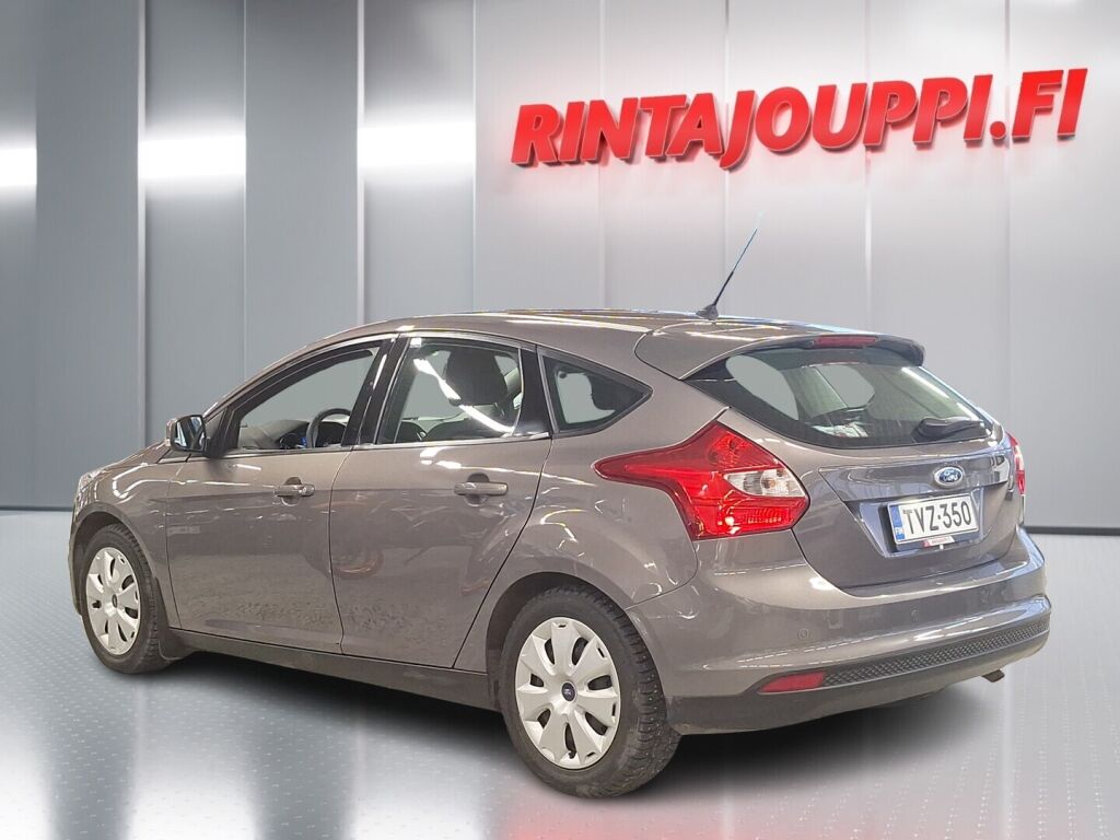 Ford Focus 2012 Ruskea (beige)