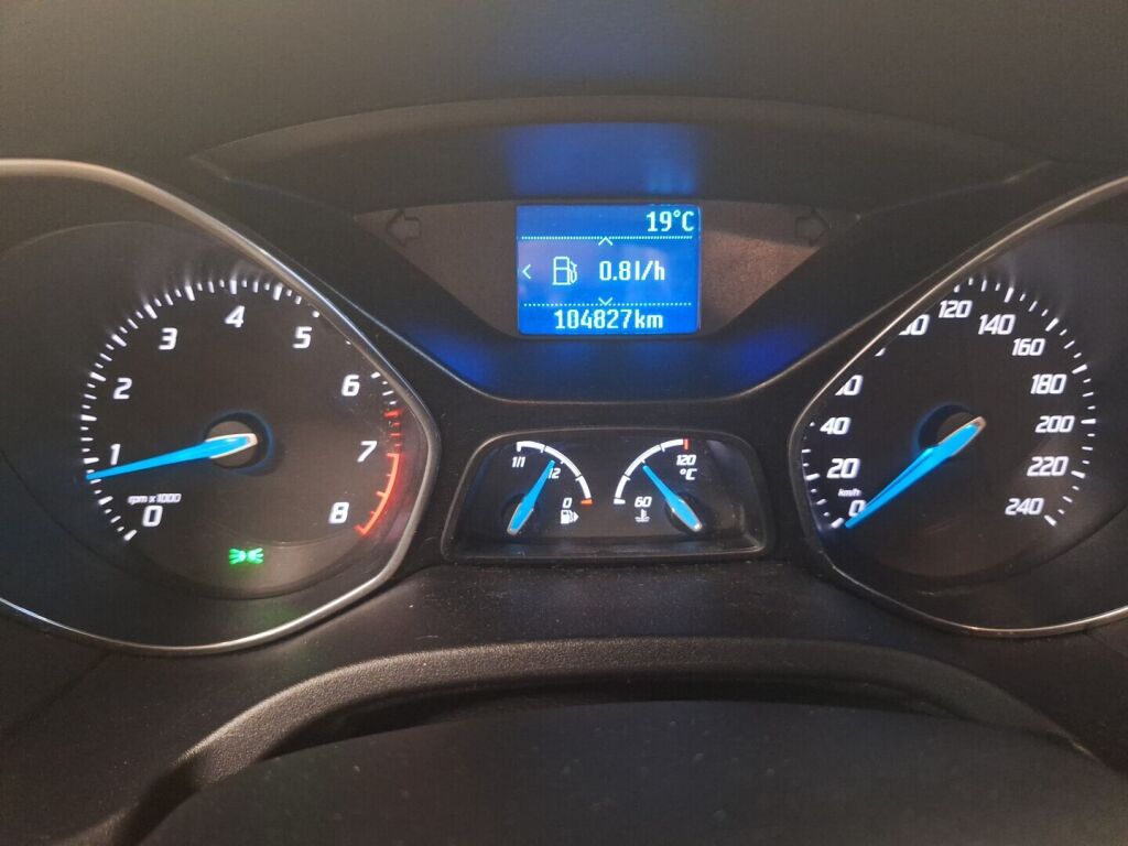 Ford Focus 2012 Ruskea (beige)