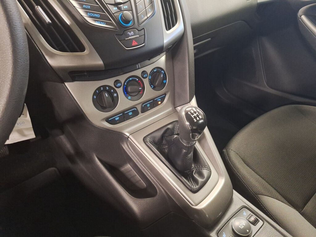 Ford Focus 2012 Ruskea (beige)