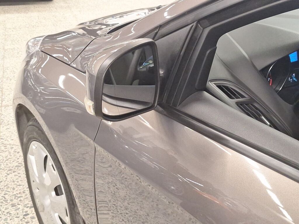 Ford Focus 2012 Ruskea (beige)