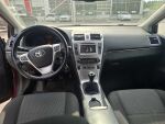 Toyota Avensis 2012 Punainen