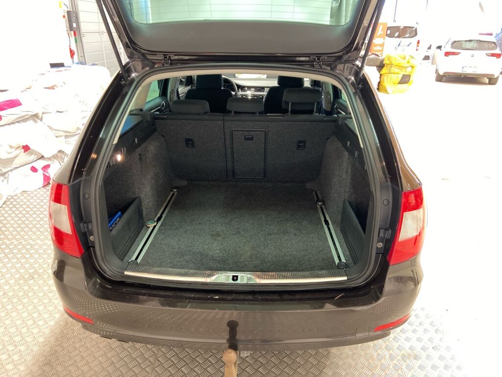 Skoda Superb 2012 Ruskea (beige)