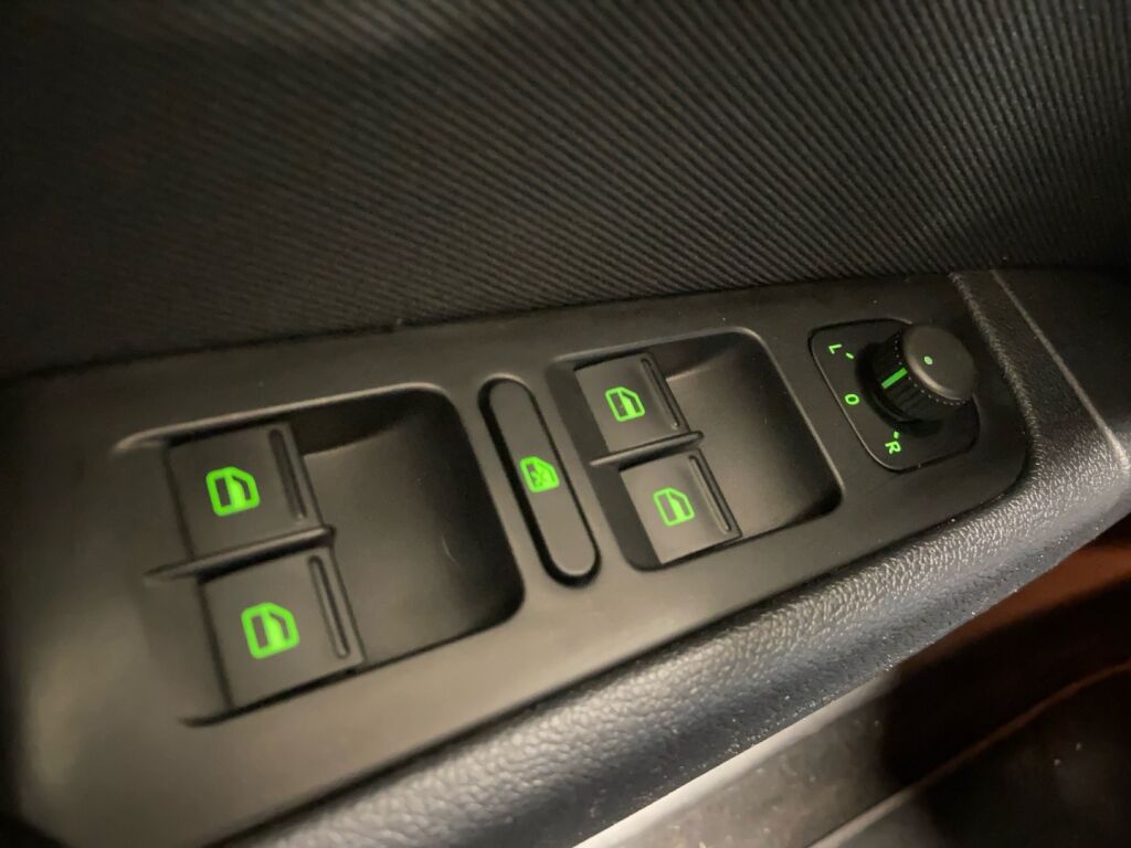 Skoda Superb 2012 Ruskea (beige)