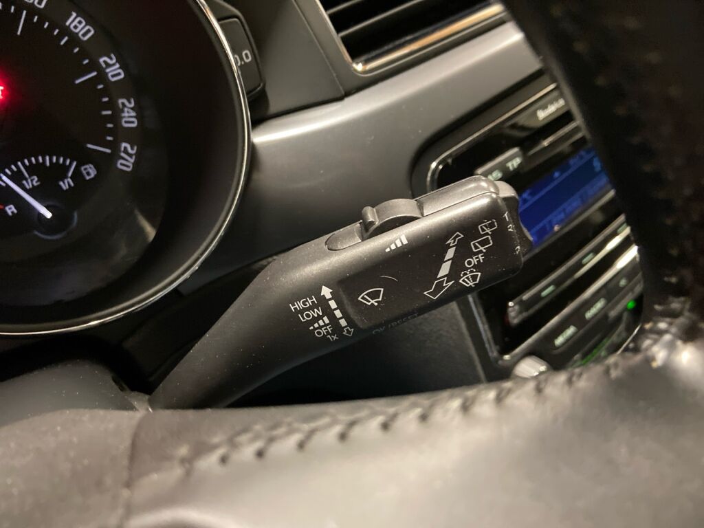 Skoda Superb 2012 Ruskea (beige)