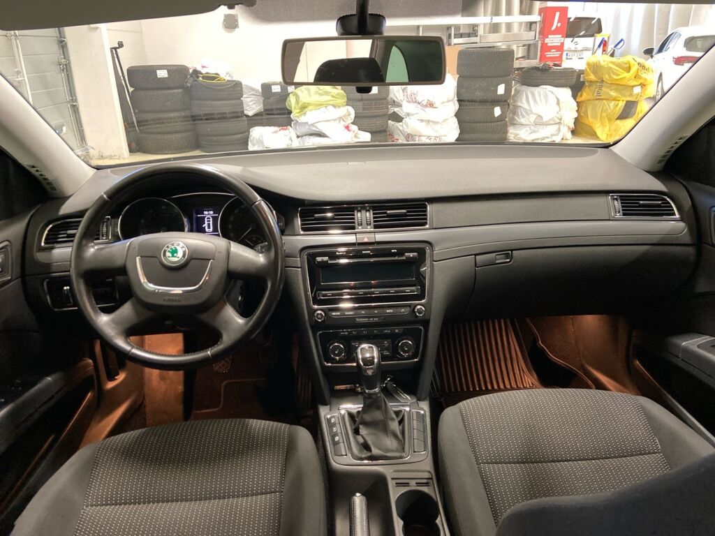 Skoda Superb 2012 Ruskea (beige)