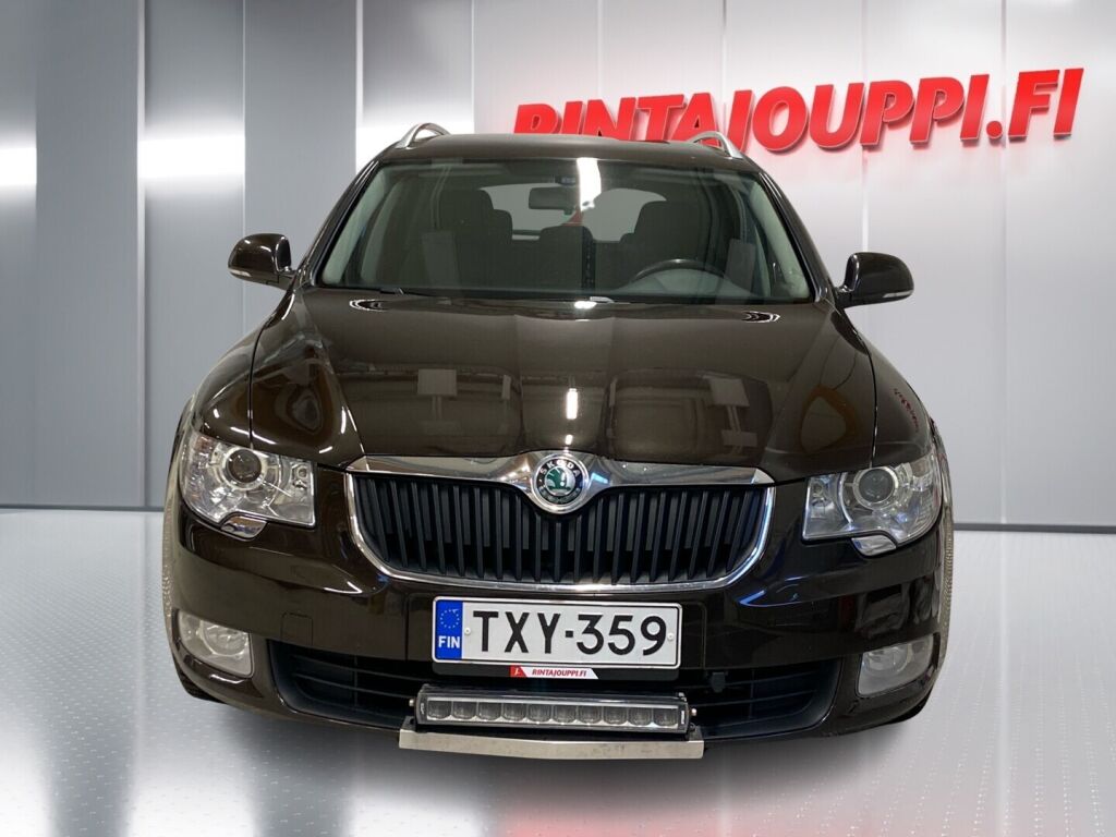 Skoda Superb 2012 Ruskea (beige)