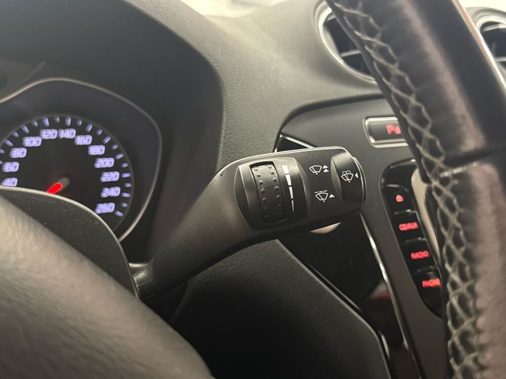 Ford Mondeo 2012 Musta