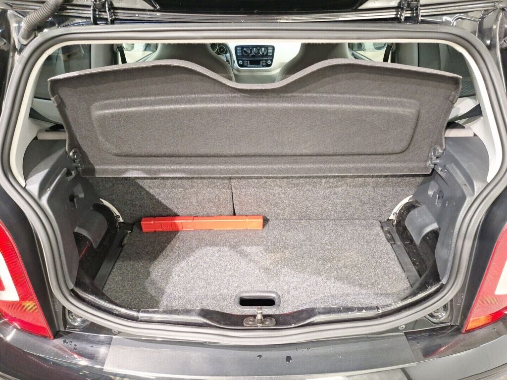 Volkswagen up! 2012 Musta