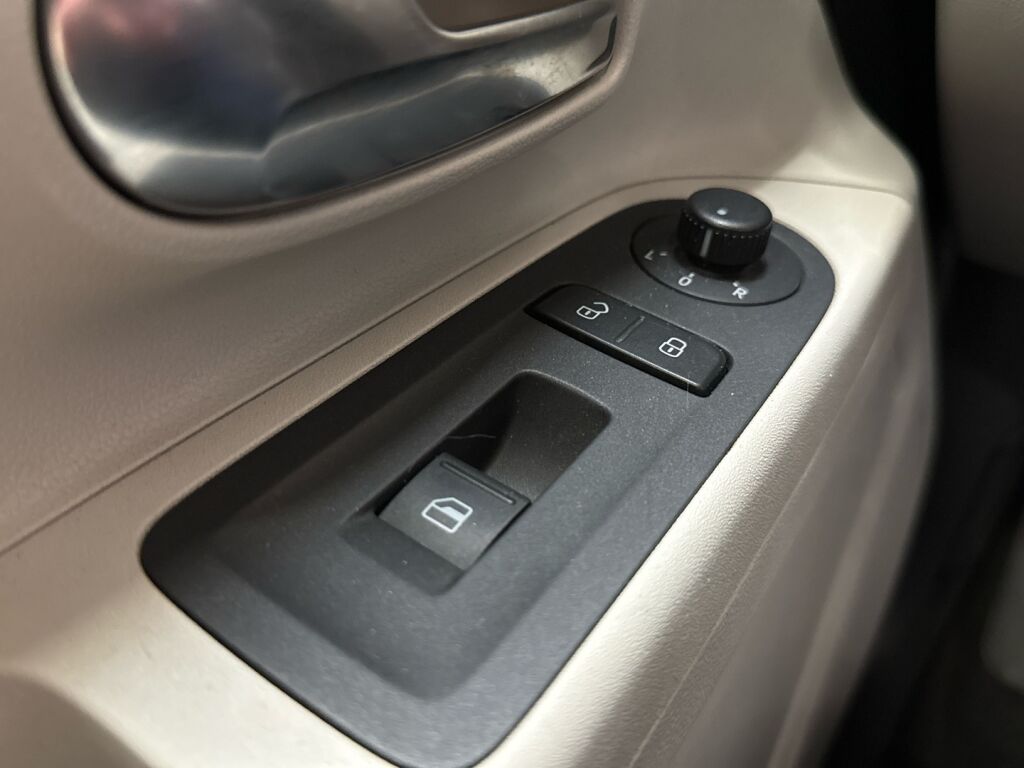 Volkswagen up! 2012 Musta