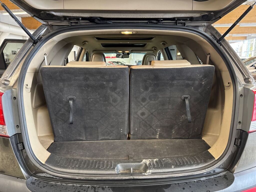 Kia Sorento 2011 Ruskea (beige)