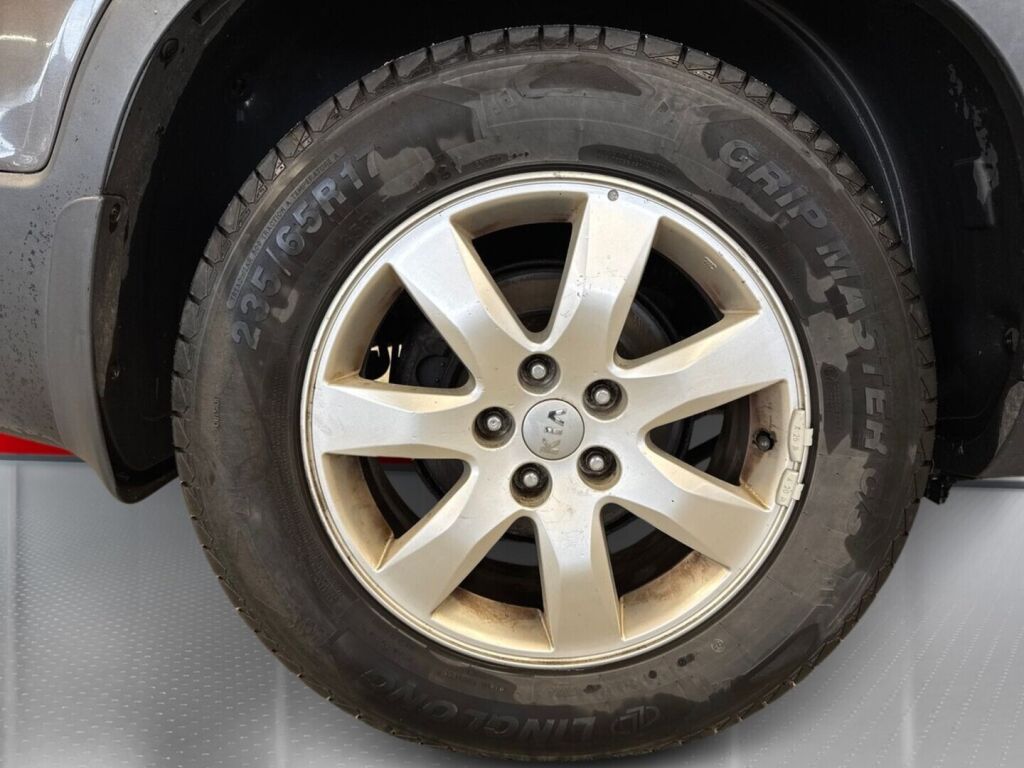 Kia Sorento 2011 Ruskea (beige)