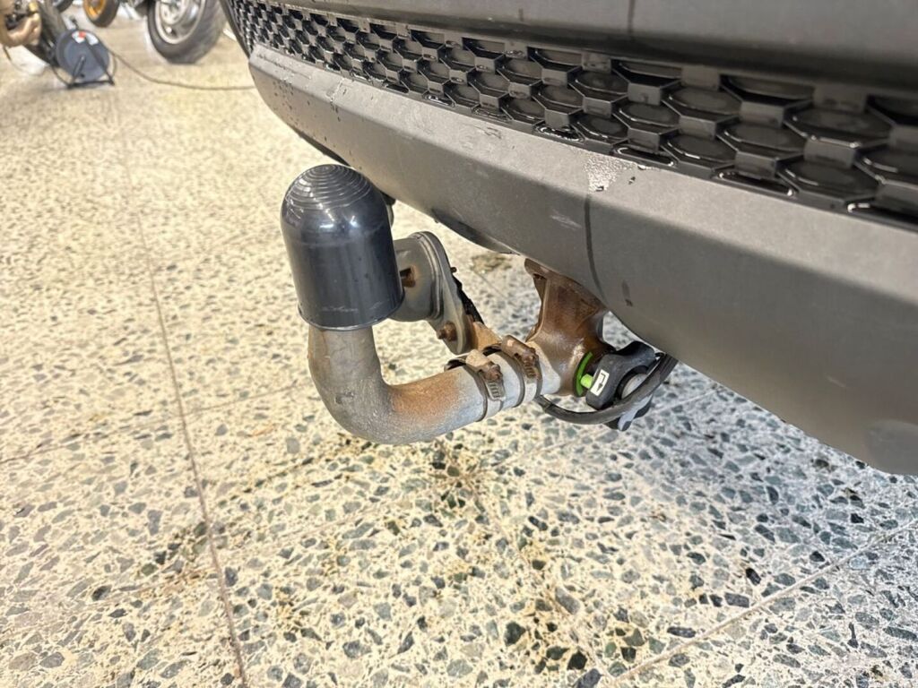 Kia Sorento 2011 Ruskea (beige)