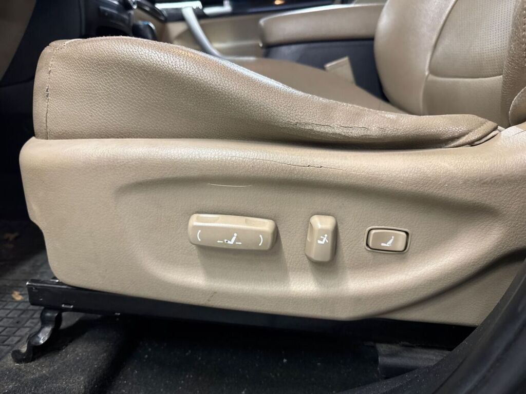 Kia Sorento 2011 Ruskea (beige)