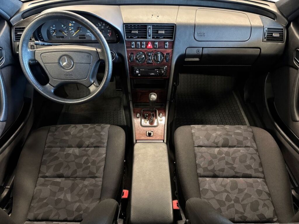 Mercedes-Benz C 2000 Harmaa