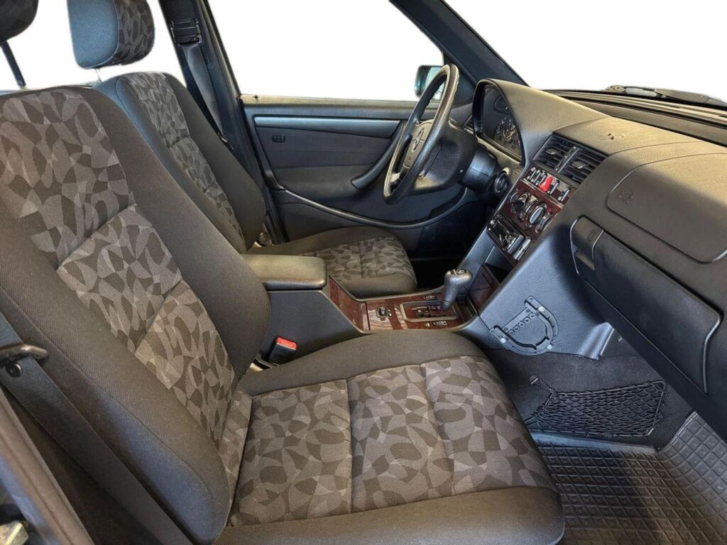 Mercedes-Benz C 2000 Harmaa