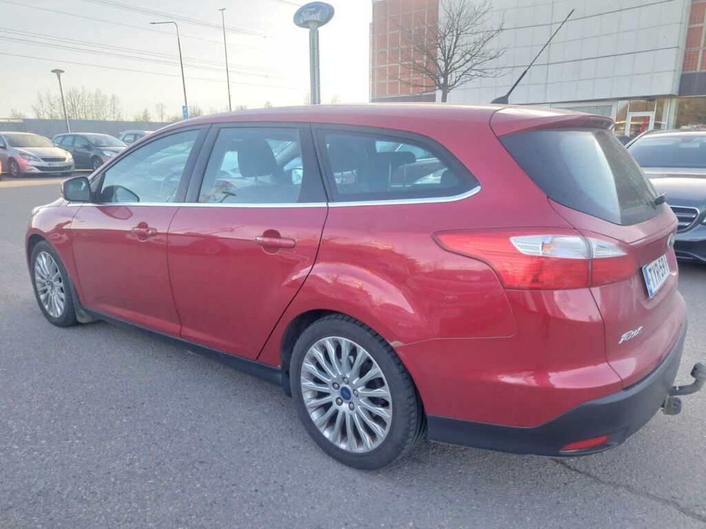 Ford Focus 2012 Punainen