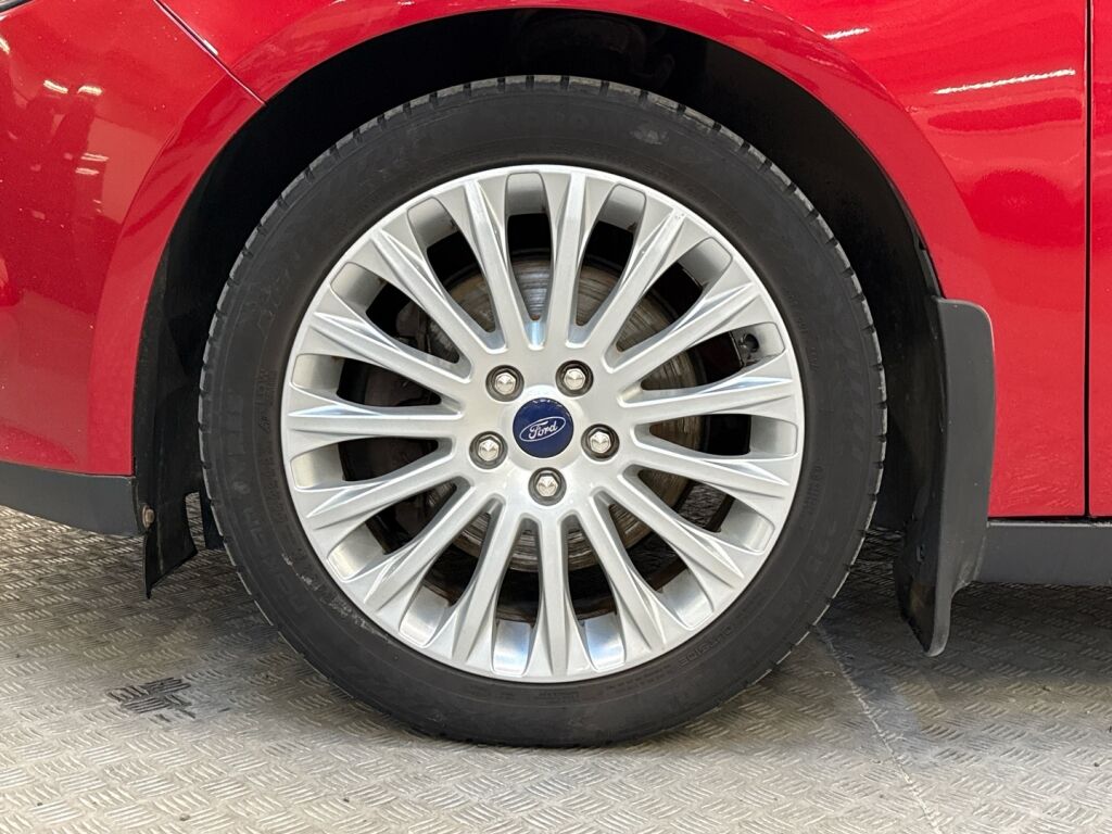 Ford Focus 2012 Punainen