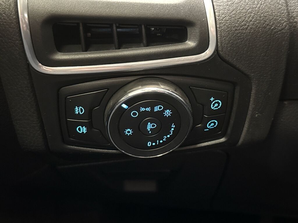 Ford Focus 2012 Punainen