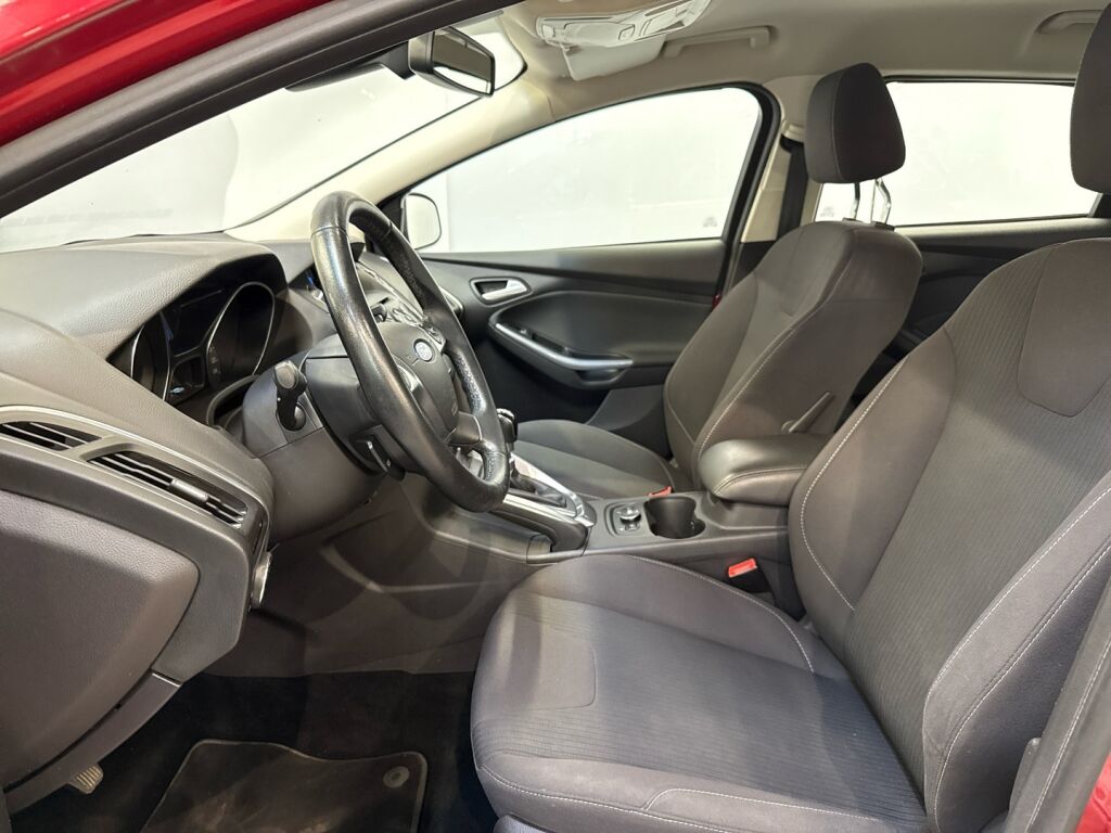 Ford Focus 2012 Punainen