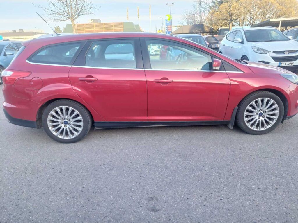 Ford Focus 2012 Punainen