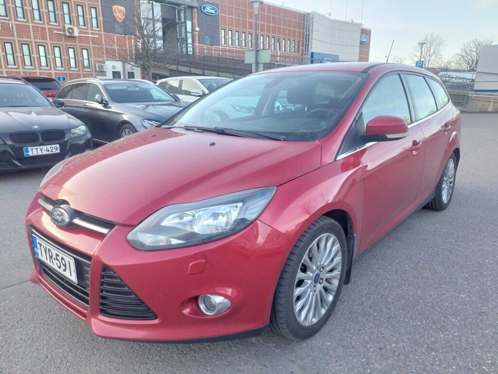 Ford Focus 2012 Punainen