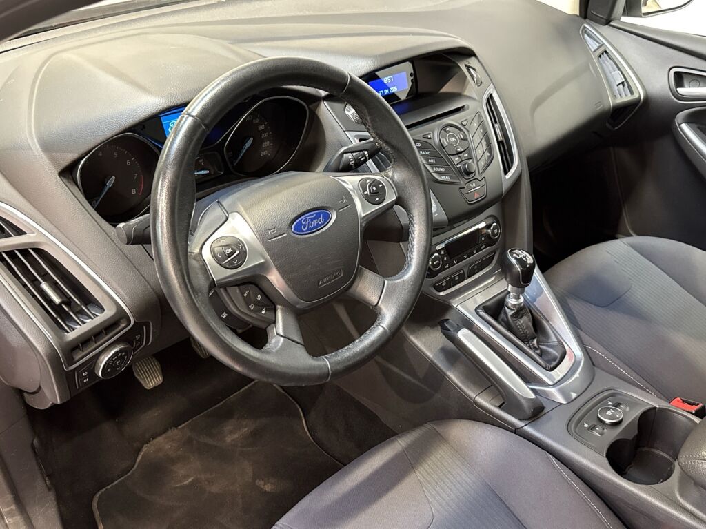 Ford Focus 2012 Punainen