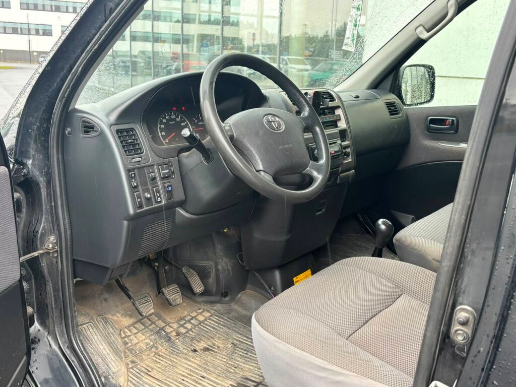 Toyota Hiace 2011 Musta