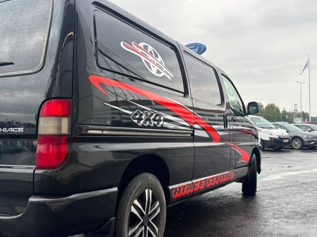 Toyota Hiace 2011 Musta
