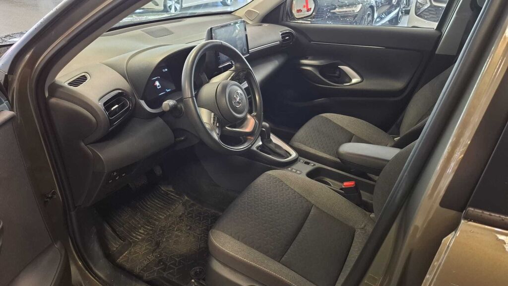 Toyota Yaris Cross 2024 Ruskea (beige)