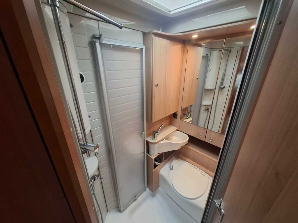 Bürstner ARGOS A 650 2012 Valkoinen