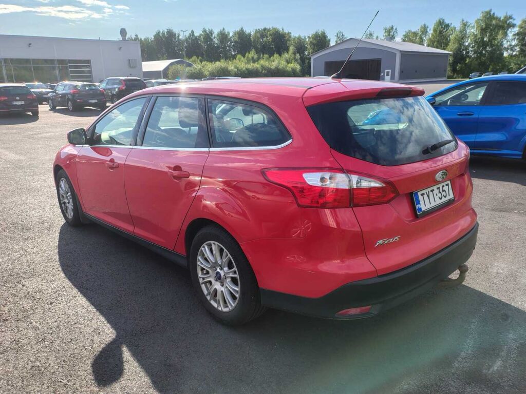 Ford Focus 2012 Punainen
