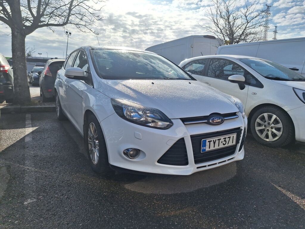 Ford Focus 2012 Valkoinen