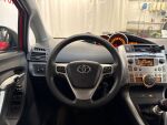Toyota Verso 2012 Punainen