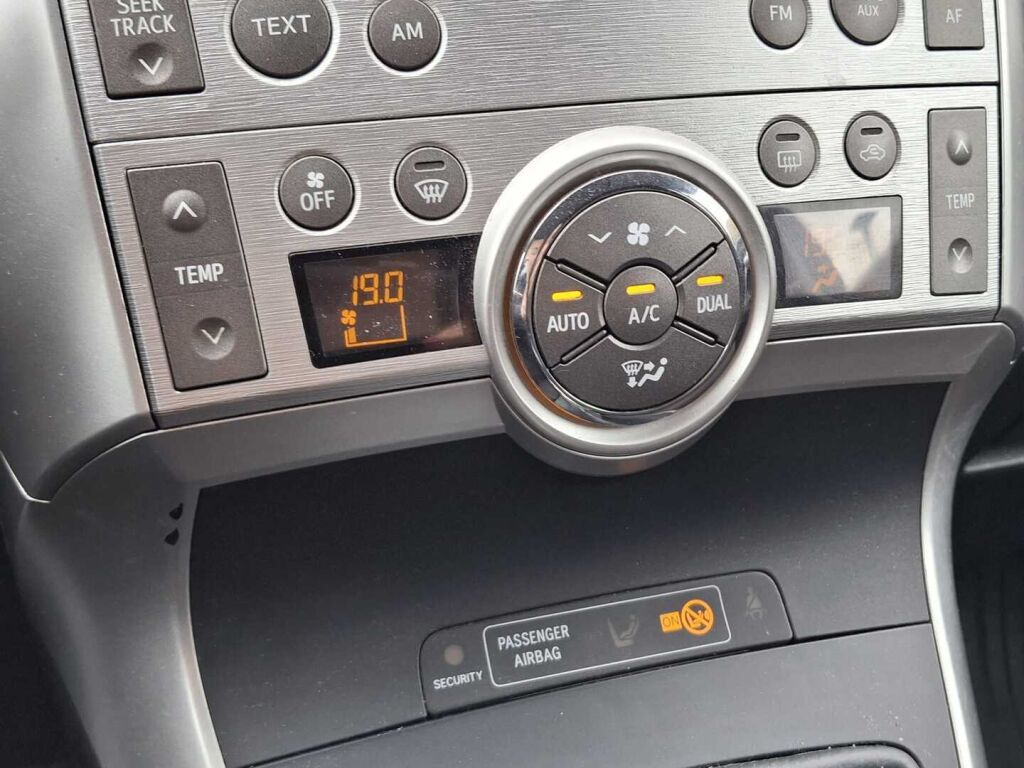 Toyota Verso 2012 Punainen