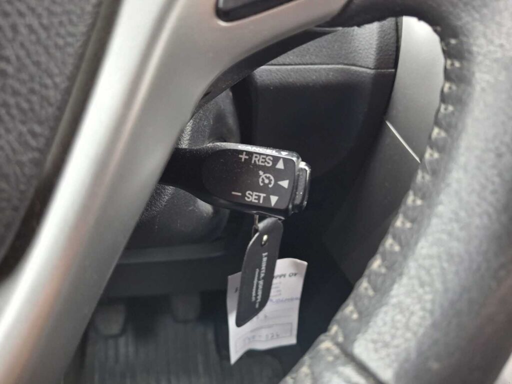 Toyota Verso 2012 Punainen
