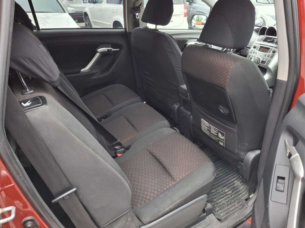 Toyota Verso 2012 Punainen