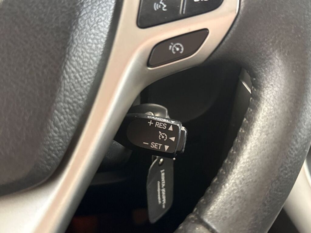 Toyota Verso 2012 Punainen