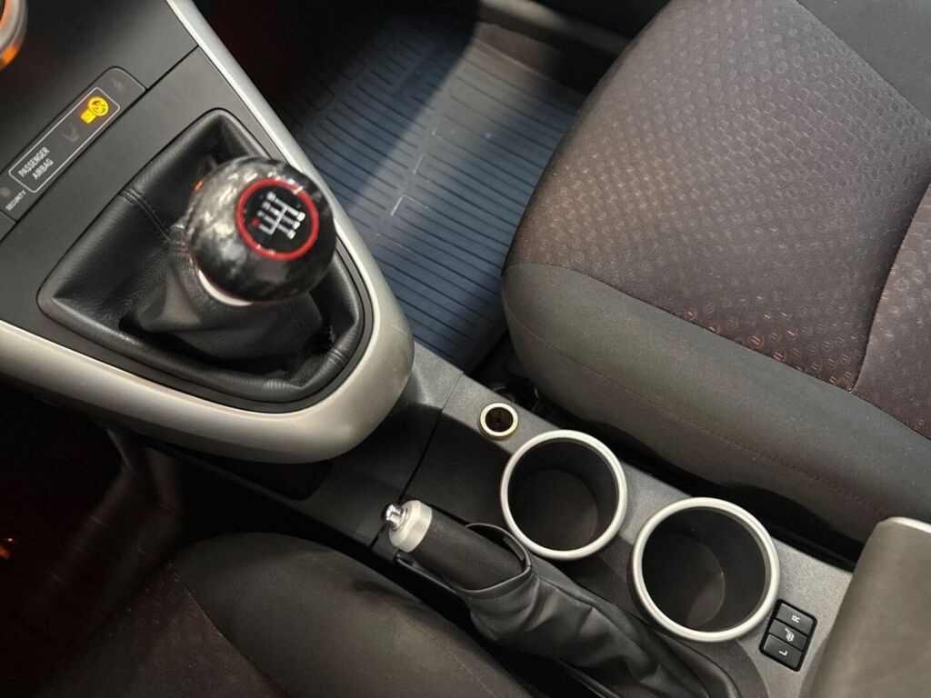 Toyota Verso 2012 Punainen