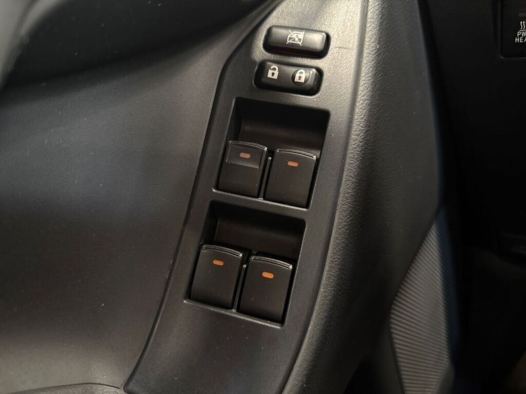 Toyota Verso 2012 Punainen