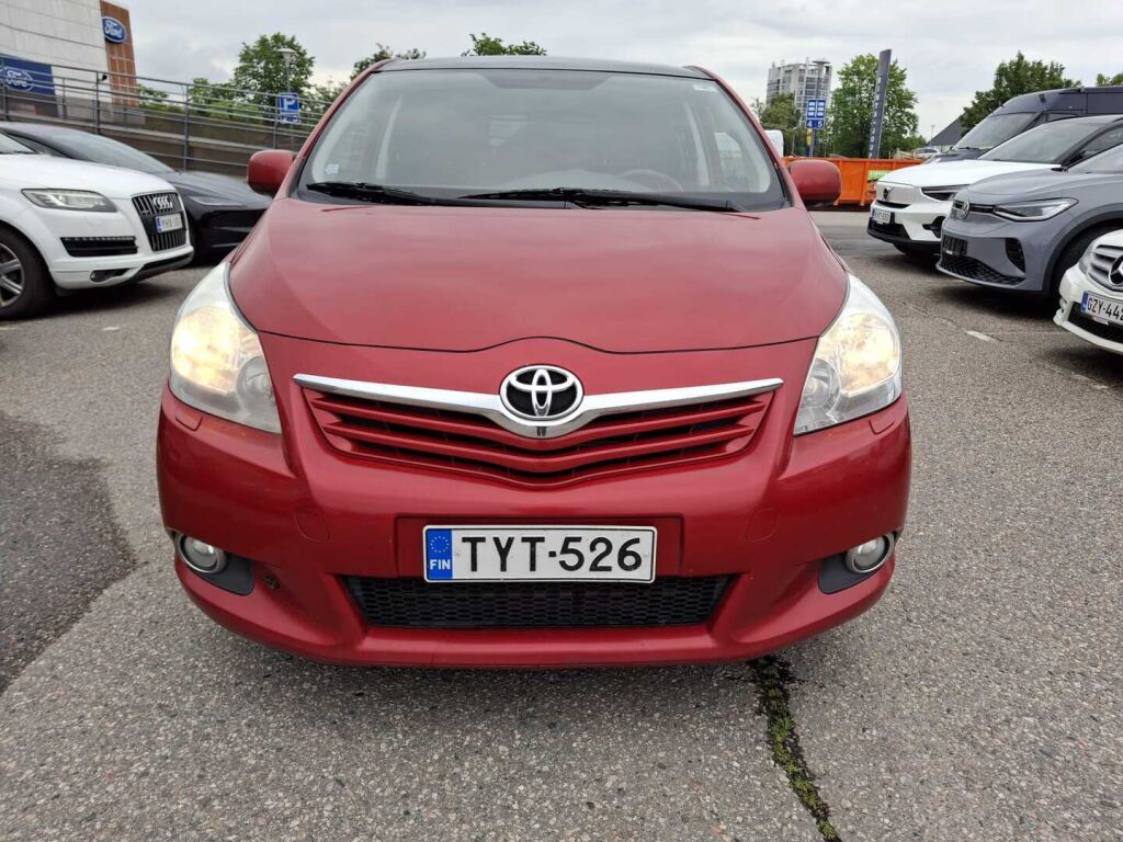 Toyota Verso 2012 Punainen