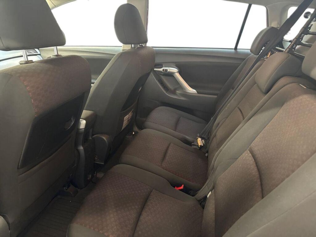 Toyota Verso 2012 Punainen