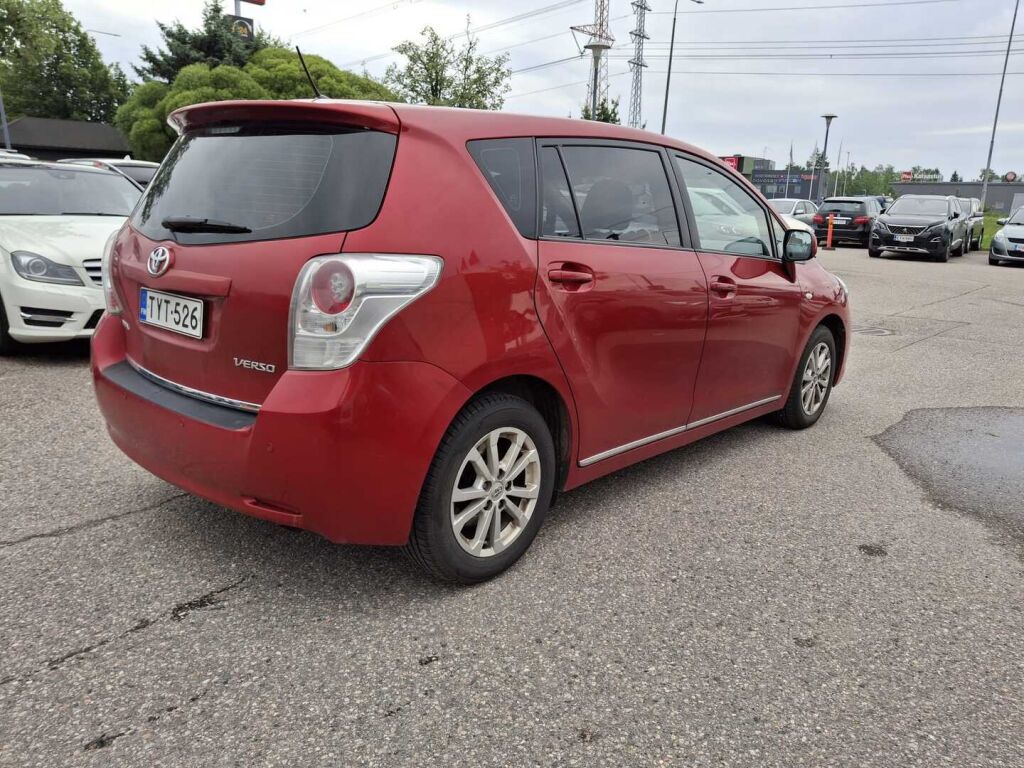 Toyota Verso 2012 Punainen